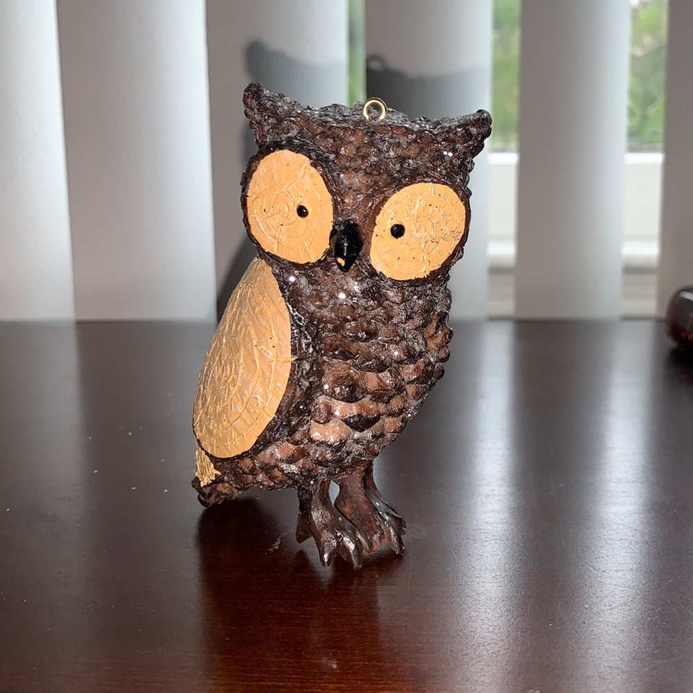 Cute little glittery Wooden Owl can be hung as an Ornament or sits on a table.